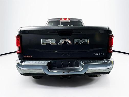 2025 RAM 2500 Tradesman Crew Cab 4x4 6'4' Box