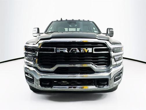 2025 RAM 2500 Tradesman Crew Cab 4x4 6'4' Box