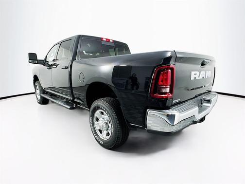 2025 RAM 2500 Tradesman Crew Cab 4x4 6'4' Box