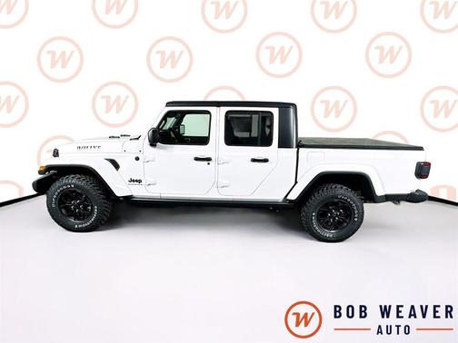 Bright White Clearcoat 2026 Jeep Gladiator Willys 4x4