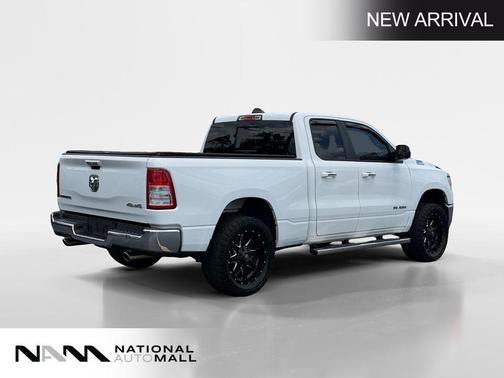 Bright White Clearcoat 2019 RAM 1500 Big Horn
