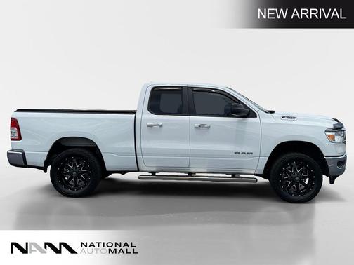 Bright White Clearcoat 2019 RAM 1500 Big Horn