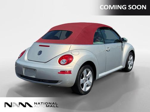 Silverleaf Metallic/Bordeaux Roof 2009 Volkswagen New Beetle L