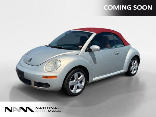 Silverleaf Metallic/Bordeaux Roof 2009 Volkswagen New Beetle L