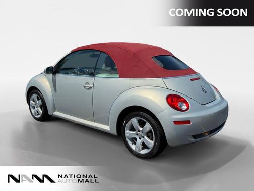 Silverleaf Metallic/Bordeaux Roof 2009 Volkswagen New Beetle L