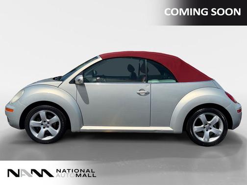 Silverleaf Metallic/Bordeaux Roof 2009 Volkswagen New Beetle L