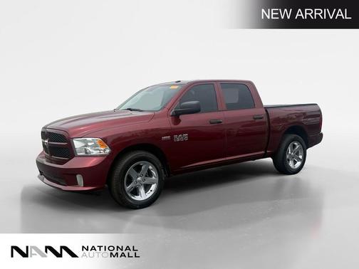 Brilliant Black Crystal Pearlcoat 2018 RAM 1500 Express