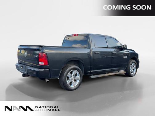 Brilliant Black Crystal Pearlcoat 2018 RAM 1500 Express