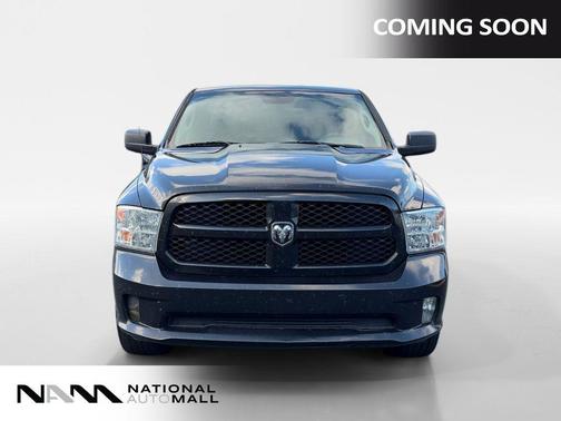 Brilliant Black Crystal Pearlcoat 2018 RAM 1500 Express