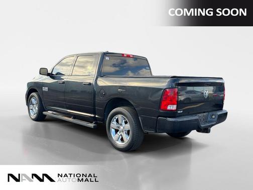 Brilliant Black Crystal Pearlcoat 2018 RAM 1500 Express