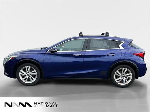 2017 INFINITI QX30 Premium
