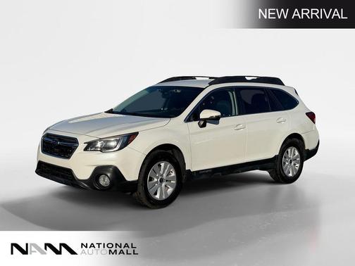 Crystal White Pearl 2019 Subaru Outback 2.5i Premium