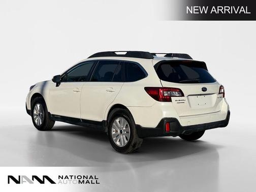 Crystal White Pearl 2019 Subaru Outback 2.5i Premium