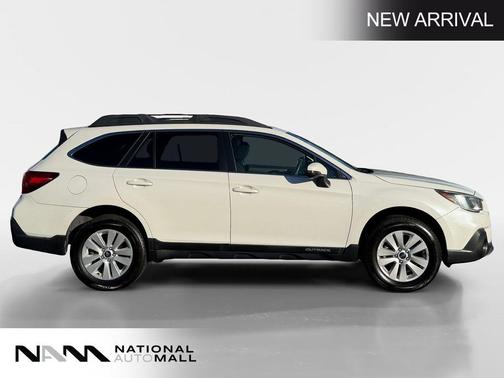 Crystal White Pearl 2019 Subaru Outback 2.5i Premium
