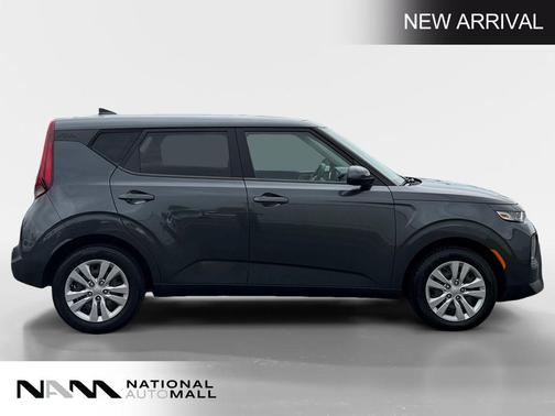 Gravity Gray 2022 Kia Soul LX