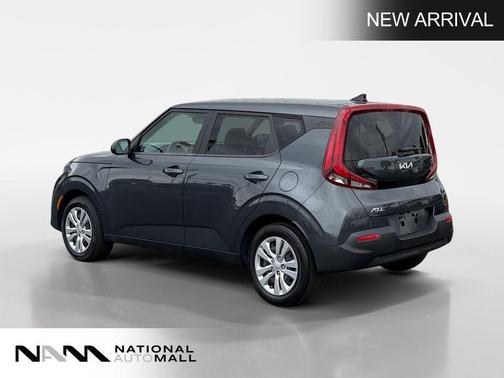 Gravity Gray 2022 Kia Soul LX