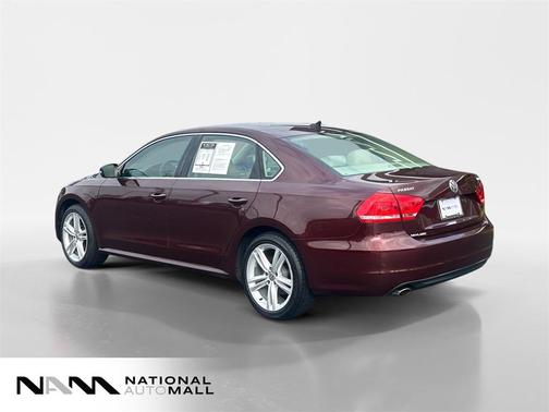 2014 Volkswagen Passat 1.8T Auto SE w/Sunroof & Nav