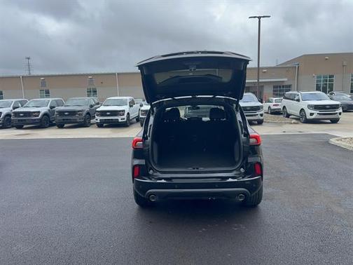 2026 Ford Escape ST-Line Elite