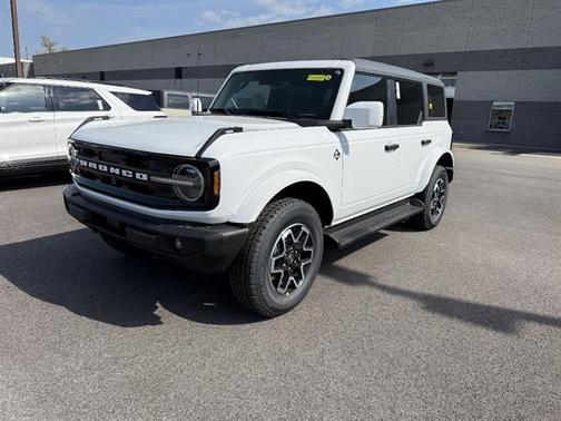 Oxford White 2026 Ford Bronco Outer Banks