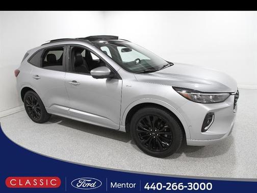 Iconic Silver 2023 Ford Escape ST-Line Elite