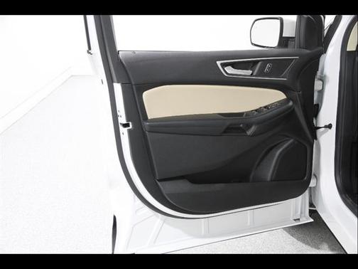 White 2022 Ford Edge SEL