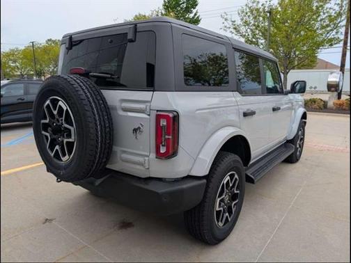 Avalanche Gray 2026 Ford Bronco Outer Banks