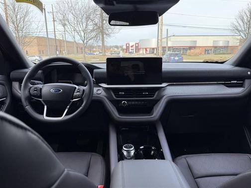 Agate Black 2026 Ford Explorer Platinum