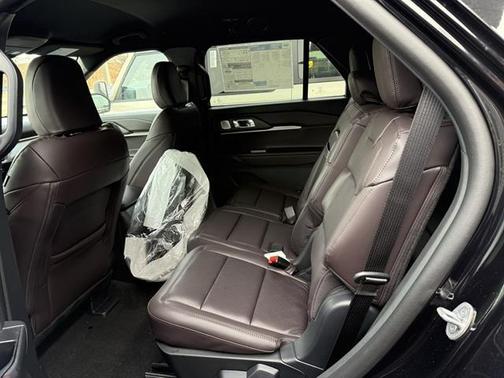 Agate Black 2026 Ford Explorer Platinum