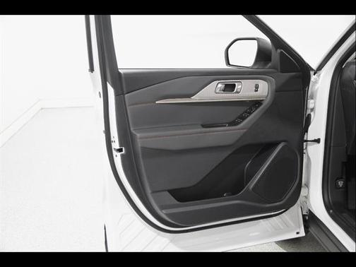 Star White 2025 Ford Explorer Active
