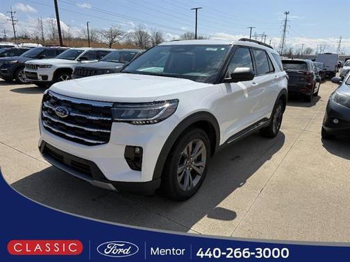 Star White 2025 Ford Explorer Active