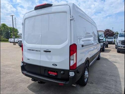 Oxford White 2026 Ford Transit-350 148 WB Medium Roof Cargo