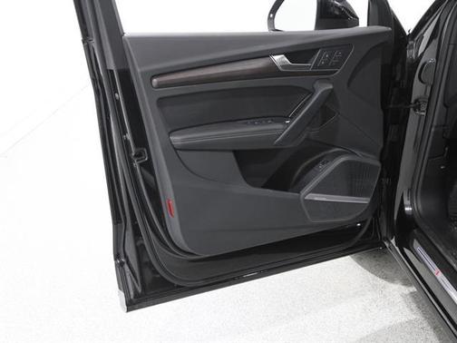 2022 Audi Q5 45 S line Premium Plus