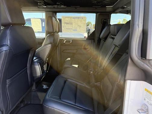 Oxford White 2026 Ford Bronco Outer Banks