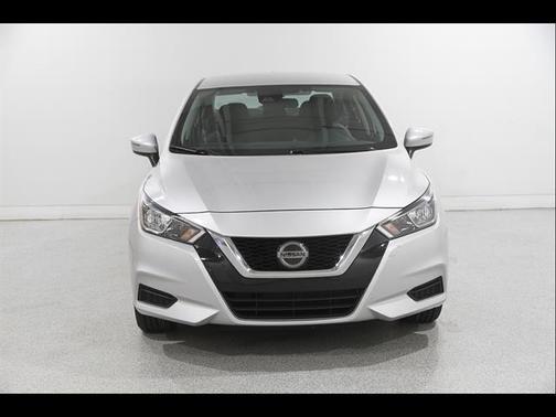 Brilliant Silver Metallic 2021 Nissan Versa 1.6 SV