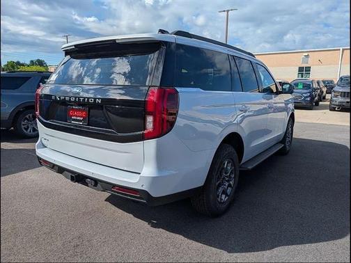 Space Silver 2026 Ford Expedition Active