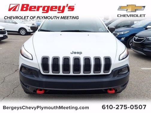 Photo 2 of 33 of 2017 Jeep Cherokee Trailhawk