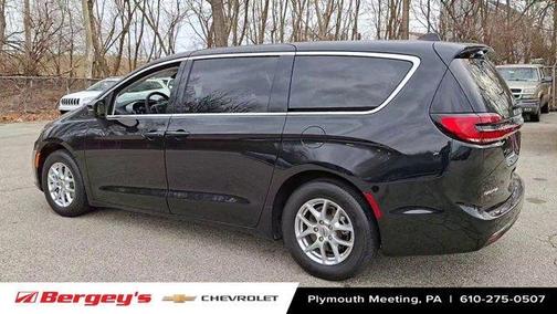 2023 Chrysler Pacifica Touring-L