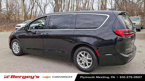 2023 Chrysler Pacifica Touring-L