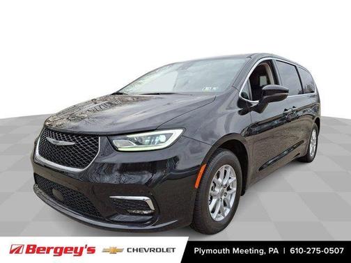 2023 Chrysler Pacifica Touring-L