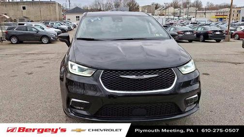 2023 Chrysler Pacifica Touring-L