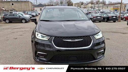 2023 Chrysler Pacifica Touring-L