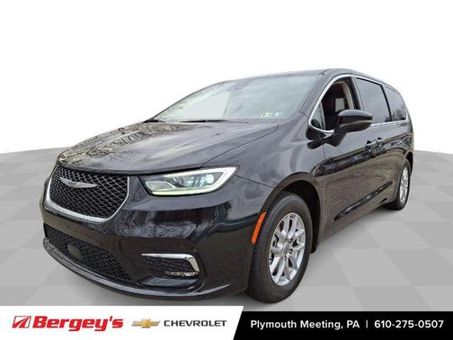 2023 Chrysler Pacifica Touring-L