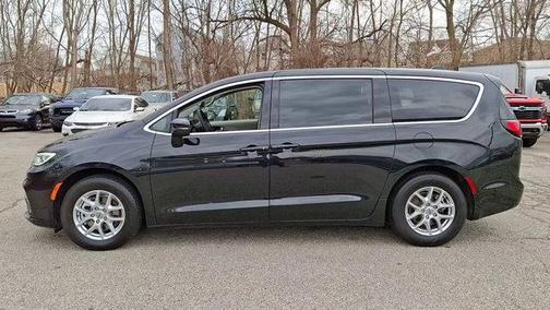 2023 Chrysler Pacifica Touring-L