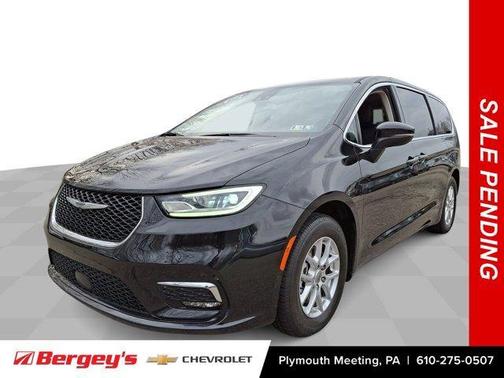 2023 Chrysler Pacifica Touring-L