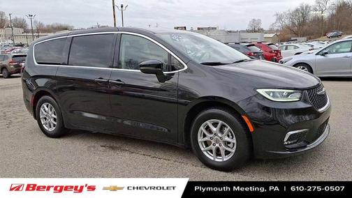 2023 Chrysler Pacifica Touring-L