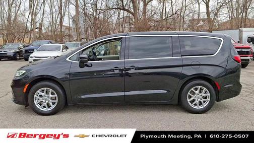 2023 Chrysler Pacifica Touring-L