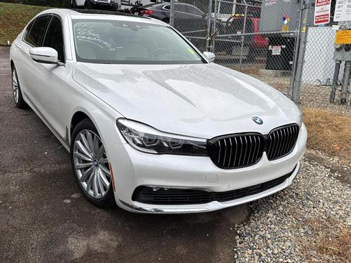 2018 BMW 740 i