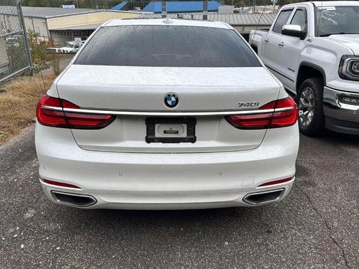 2018 BMW 740 i
