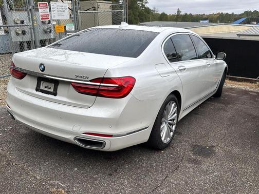 2018 BMW 740 i