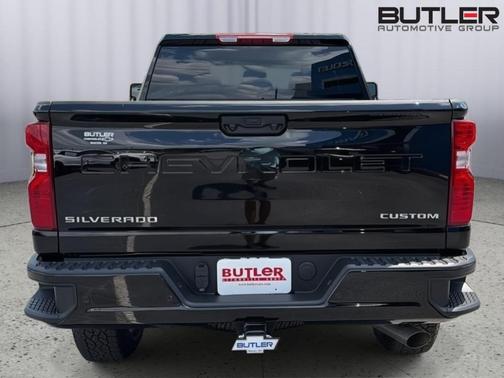 Black 2026 Chevrolet Silverado 2500 Custom